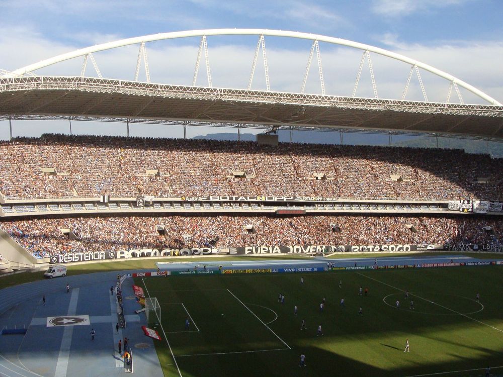Vista do Estádio Nilton Santos em jogo do Botafogo no Rio de Janeiro