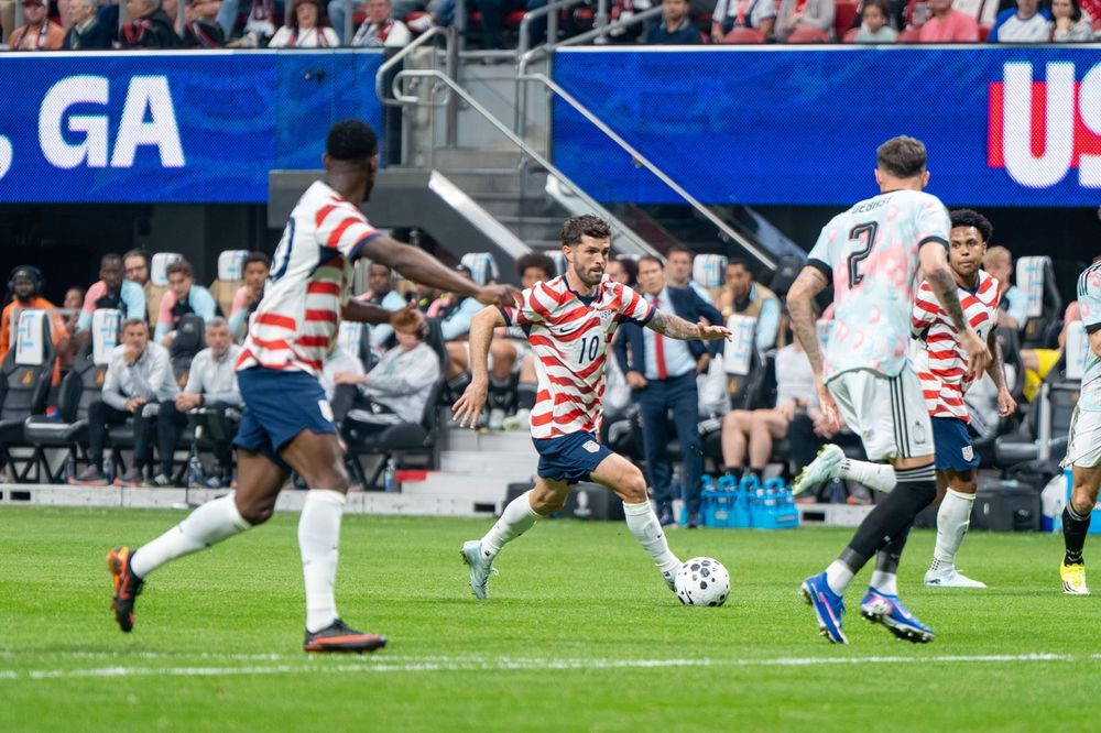 Christian Pulisic em campo pela seleção dos Estados Unidos contra a Bélgica em março de 2026