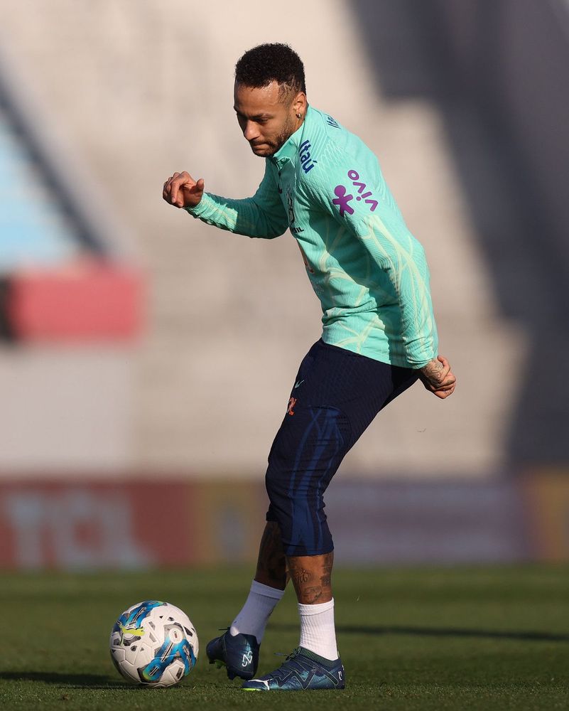 Neymar em treino da Seleção Brasileira em Montevidéu, no Uruguai