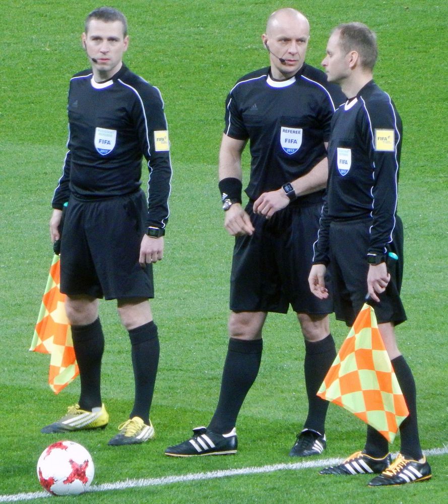 Szymon Marciniak durante amistoso entre Rússia e Bélgica no Estádio Fisht, em 2017
