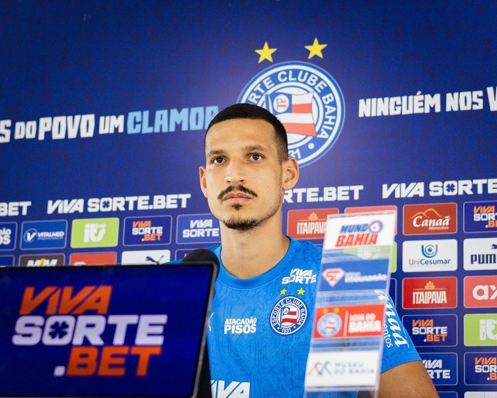 Gabriel Xavier, zagueiro do Bahia, em coletiva no clube