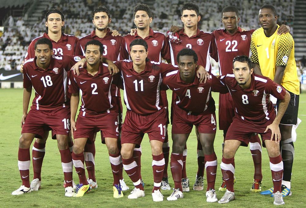 Jogadores da seleção do Catar posam para foto antes de partida das Eliminatórias da Copa de 2014