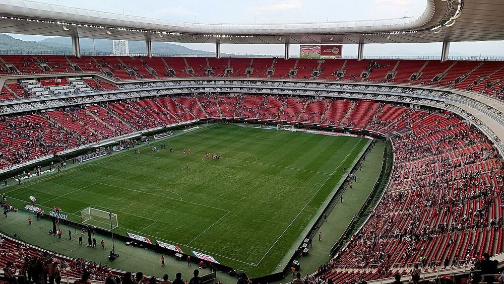 Arquibancada e campo do Estádio Akron, em Guadalajara