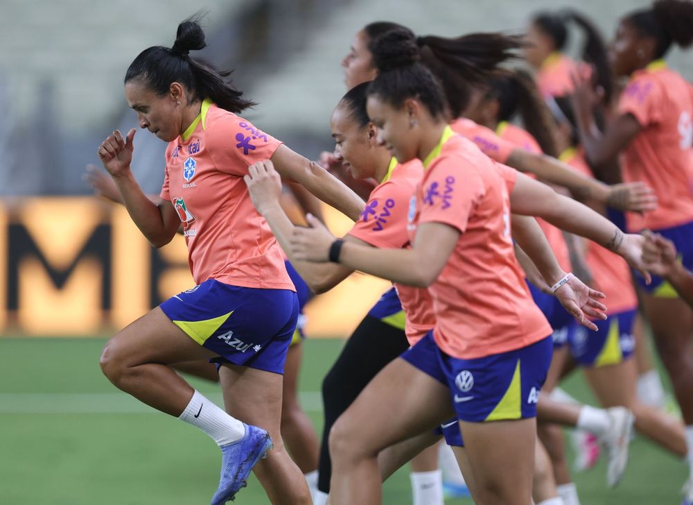 Jogadoras da seleção brasileira feminina em treino antes do amistoso contra os Estados Unidos