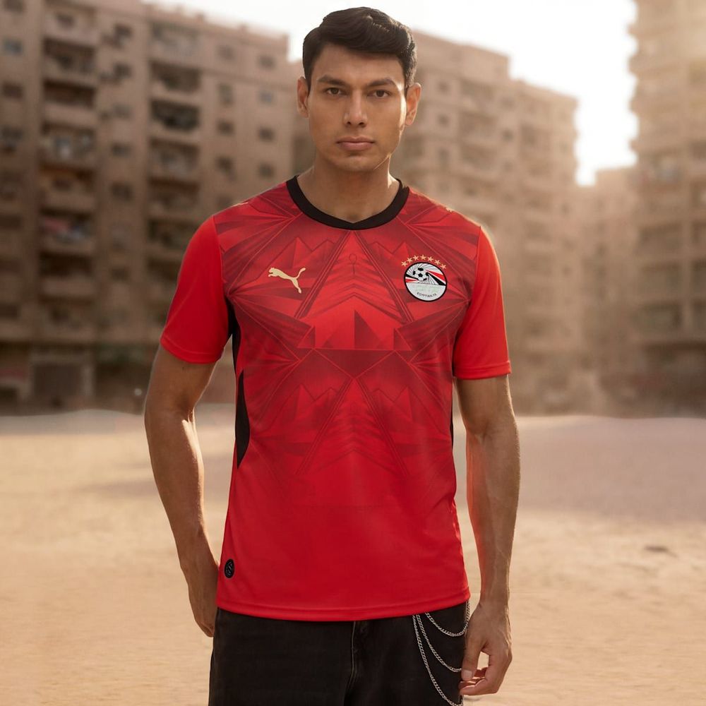 Camisa titular do Egito produzida pela Puma para competições internacionais