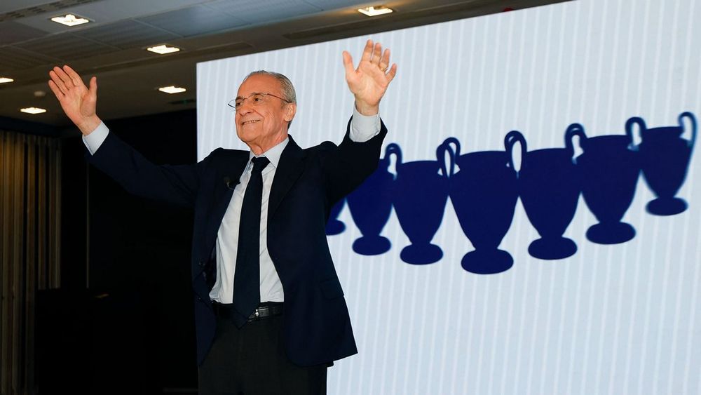 Florentino Pérez discursando após reeleição como presidente do Real Madrid
