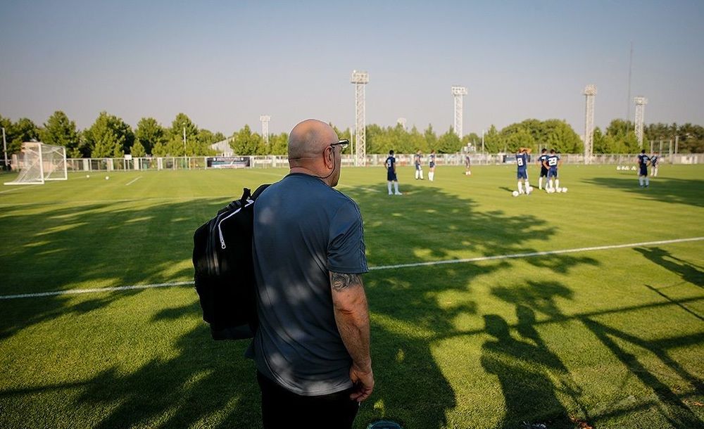 Jogadores da seleção masculina do Irã durante treino