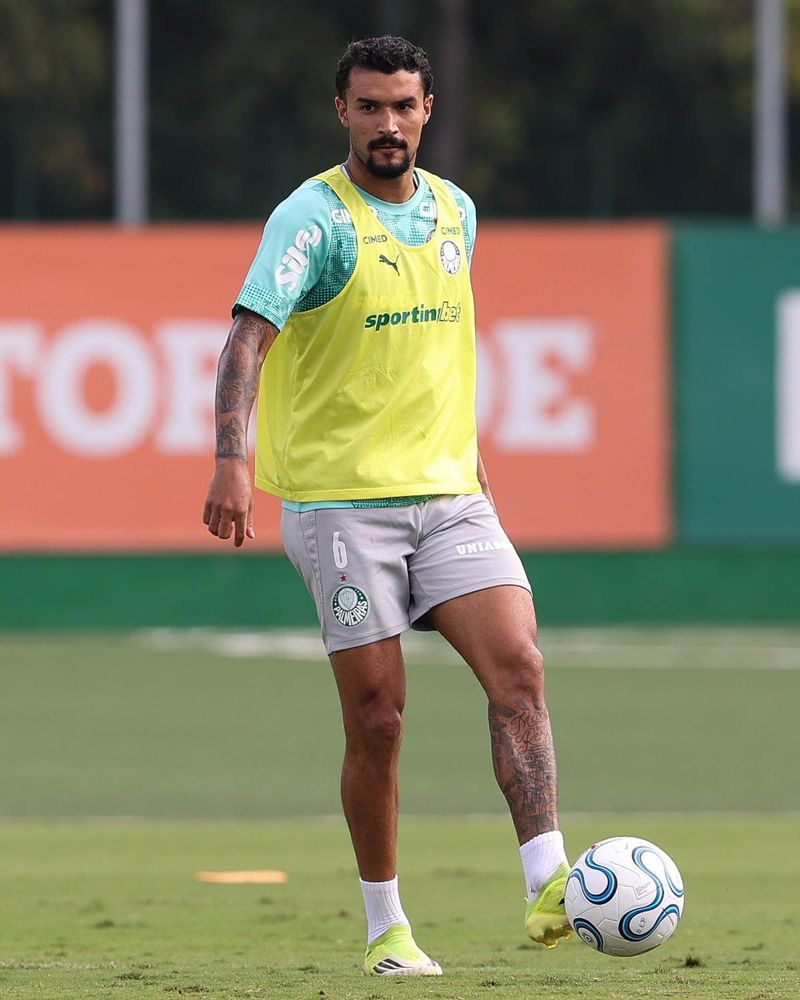 Jefté durante treinamento na Academia de Futebol do Palmeiras