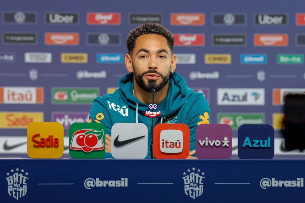 Matheus Cunha durante entrevista coletiva pela Seleção Brasileira na Granja Comary