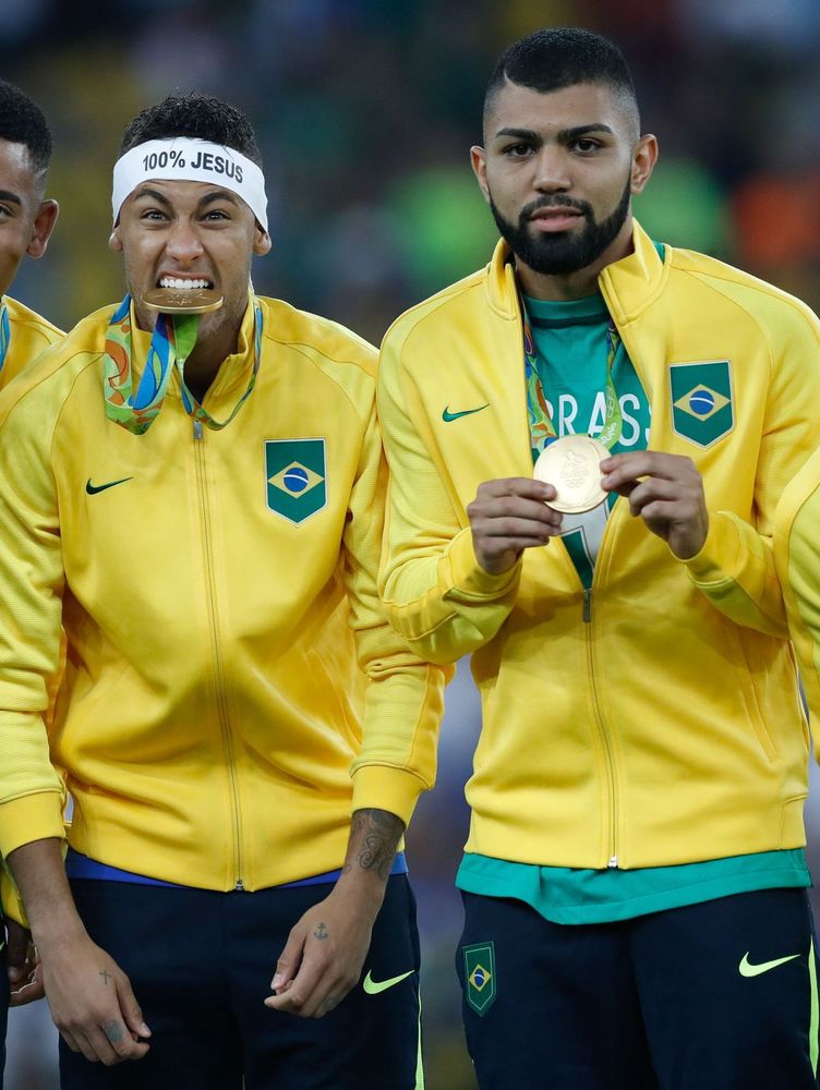 Neymar comemora o ouro olímpico do Brasil no futebol masculino em 2016