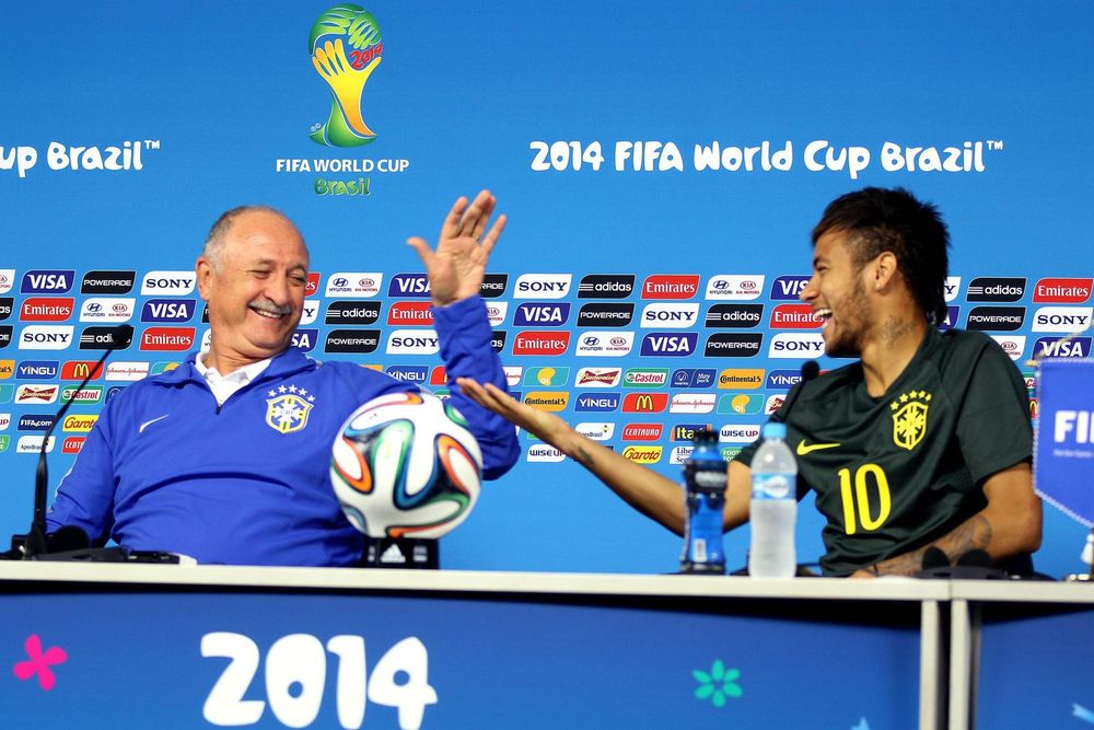 Neymar participa de treino da Seleção Brasileira antes de partida da Copa do Mundo de 2014.