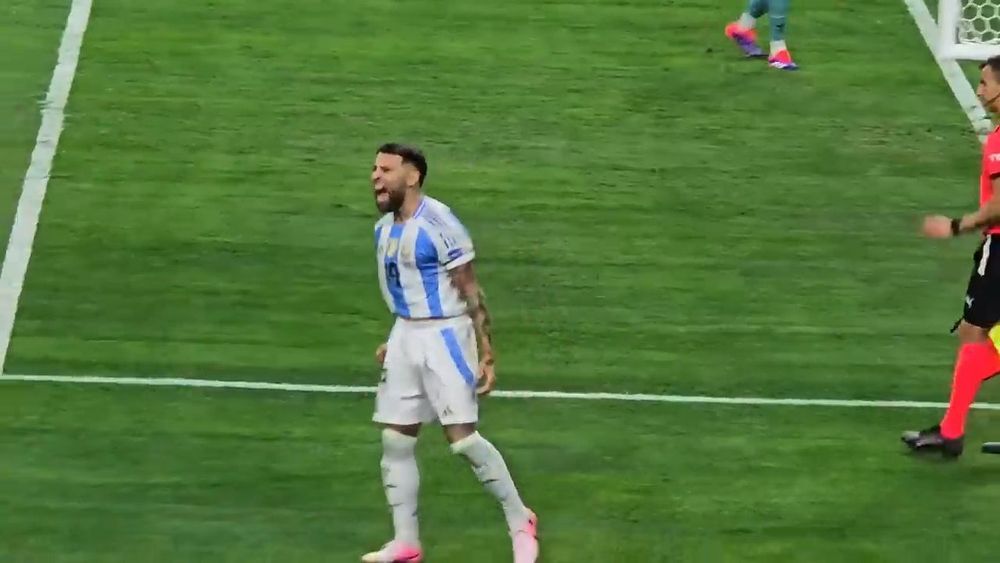 Nicolás Otamendi comemora pela Argentina na Copa América 2024
