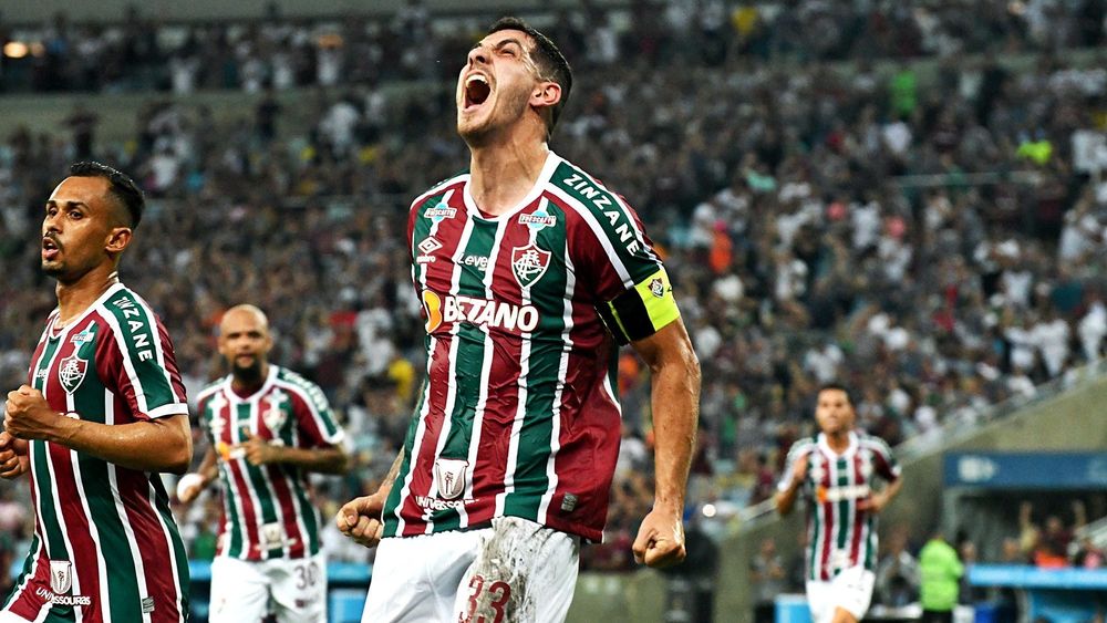 Nino em imagem oficial do Fluminense antes de transferência para o Zenit.