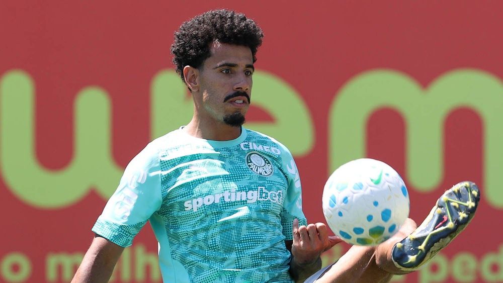 Jogador do Palmeiras durante treino na Academia de Futebol