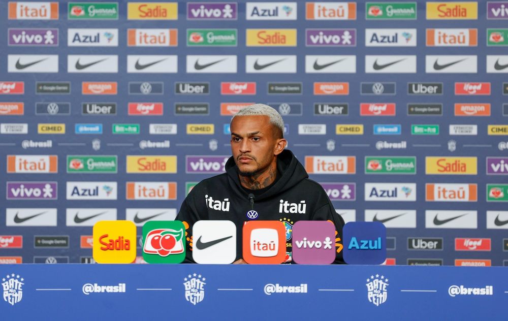 Wesley durante entrevista coletiva pela Seleção Brasileira em Nova Jersey.