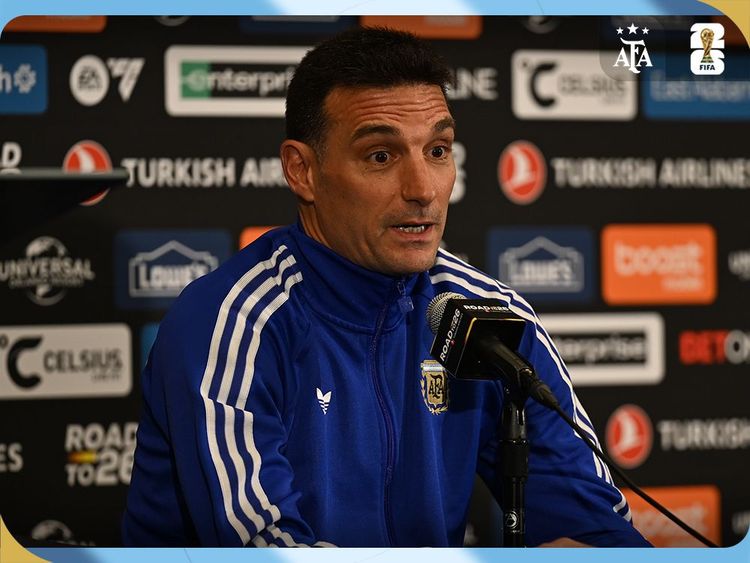 Lionel Scaloni durante atividade da Seleção Argentina