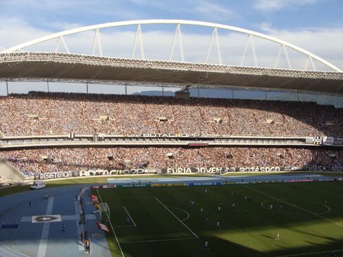 Vista do Estádio Nilton Santos em jogo do Botafogo no Rio de Janeiro