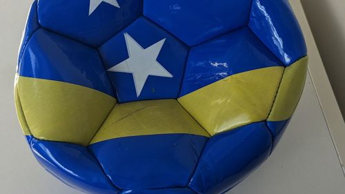 Bandeira de Curaçao em referência à seleção caribenha de futebol