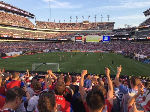Jogo entre Estados Unidos e Paraguai pela Copa América Centenário de 2016, visto da arquibancada.