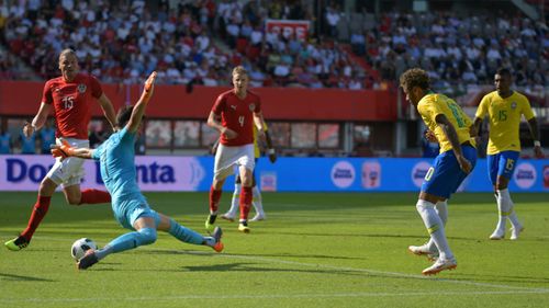 Neymar em ação pela Seleção Brasileira em amistoso contra a Áustria