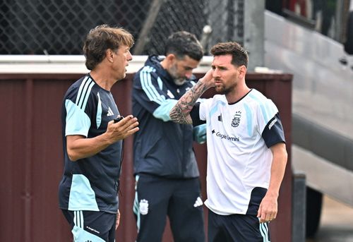 Scaloni vê Messi em evolução antes da estreia da Argentina na Copa
