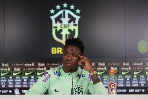 Vini Jr. durante coletiva da Seleção Brasileira