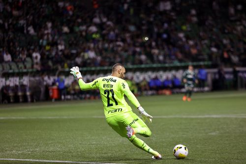 Weverton, goleiro do Palmeiras, durante partida contra o Cuiabá no Allianz Parque.